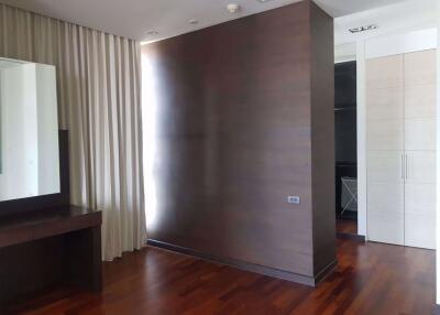 3 bed Condo in Ascott Sky Villas Sathorn Yan Nawa Sub District C11081