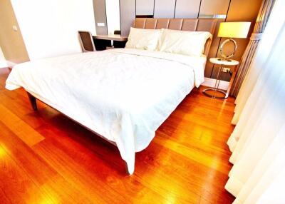 3 bed Duplex in Bright Sukhumvit 24 Khlongtan Sub District D11016