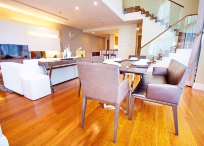 3 bed Duplex in Bright Sukhumvit 24 Khlongtan Sub District D11016