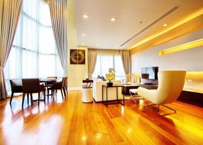 3 bed Duplex in Bright Sukhumvit 24 Khlongtan Sub District D11016