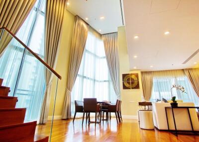 3 bed Duplex in Bright Sukhumvit 24 Khlongtan Sub District D11016