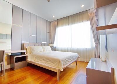 3 bed Duplex in Bright Sukhumvit 24 Khlongtan Sub District D11016