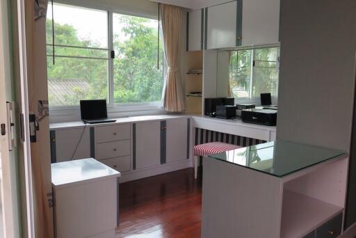 2 bed Condo in SCC Residence Khlong Tan Nuea Sub District C11059