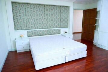 2 bed Condo in SCC Residence Khlong Tan Nuea Sub District C11057