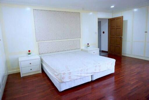 2 bed Condo in SCC Residence Khlong Tan Nuea Sub District C11057