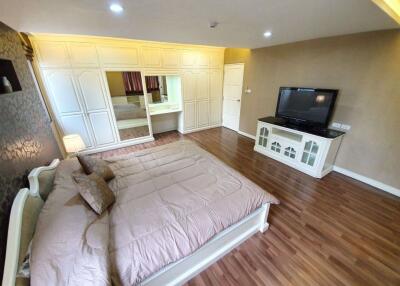 2 bed Condo in Le Premier 1 Khlong Toei Nuea Sub District C11048