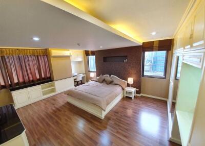 2 bed Condo in Le Premier 1 Khlong Toei Nuea Sub District C11048