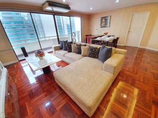 2 bed Condo in Le Premier 1 Khlong Toei Nuea Sub District C11048