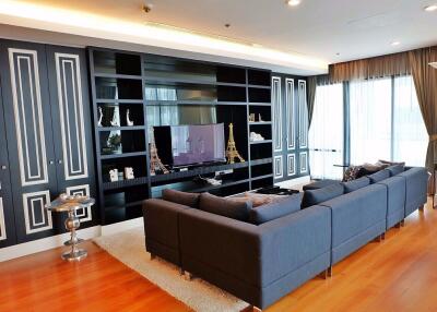 3 bed Duplex in Bright Sukhumvit 24 Khlongtan Sub District D11015