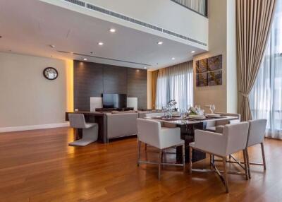 3 bed Duplex in Bright Sukhumvit 24 Khlongtan Sub District D11014