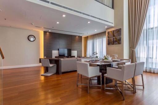 3 bed Duplex in Bright Sukhumvit 24 Khlongtan Sub District D11014