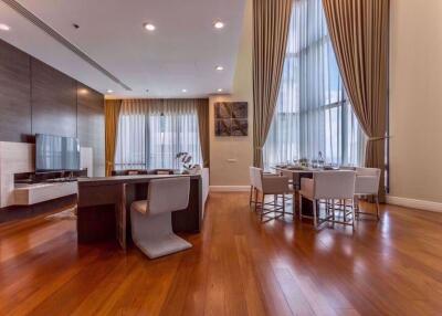 3 bed Duplex in Bright Sukhumvit 24 Khlongtan Sub District D11014