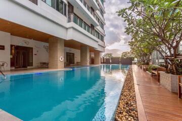 3 bed Duplex in Bright Sukhumvit 24 Khlongtan Sub District D11014