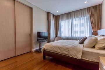 3 bed Duplex in Bright Sukhumvit 24 Khlongtan Sub District D11014