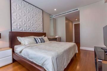 3 bed Duplex in Bright Sukhumvit 24 Khlongtan Sub District D11014