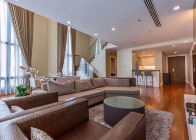 3 bed Duplex in Bright Sukhumvit 24 Khlongtan Sub District D11014