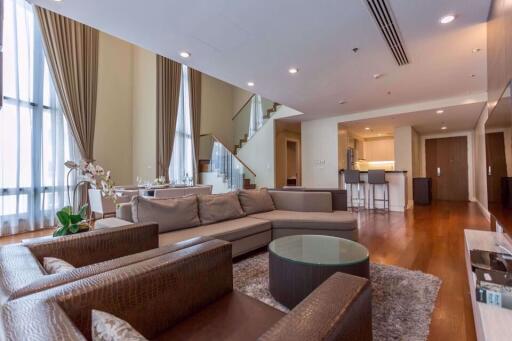 3 bed Duplex in Bright Sukhumvit 24 Khlongtan Sub District D11014