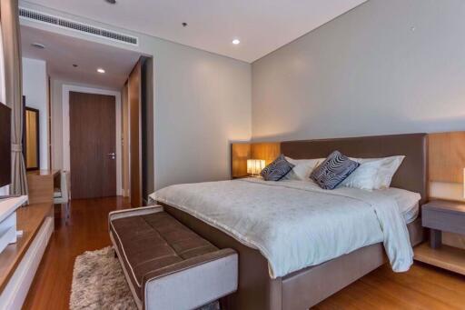 3 bed Duplex in Bright Sukhumvit 24 Khlongtan Sub District D11014