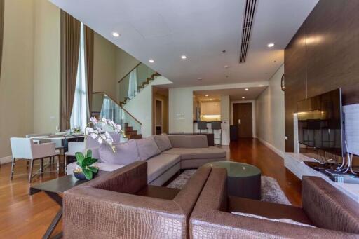 3 bed Duplex in Bright Sukhumvit 24 Khlongtan Sub District D11014