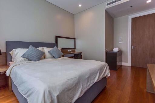 3 bed Duplex in Bright Sukhumvit 24 Khlongtan Sub District D11014