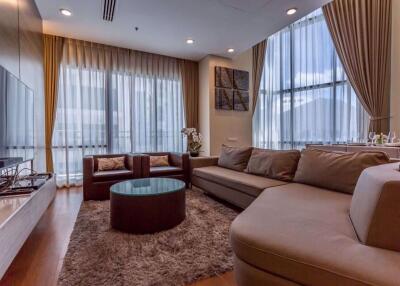 3 bed Duplex in Bright Sukhumvit 24 Khlongtan Sub District D11014