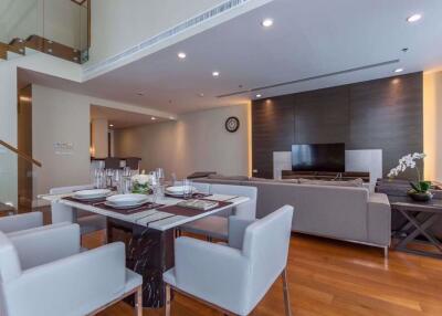 3 bed Duplex in Bright Sukhumvit 24 Khlongtan Sub District D11014