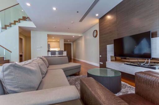 3 bed Duplex in Bright Sukhumvit 24 Khlongtan Sub District D11014