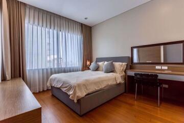 3 bed Duplex in Bright Sukhumvit 24 Khlongtan Sub District D11014