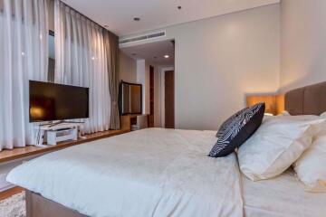 3 bed Duplex in Bright Sukhumvit 24 Khlongtan Sub District D11014