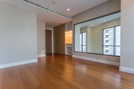 3 bed Duplex in Bright Sukhumvit 24 Khlongtan Sub District D11013