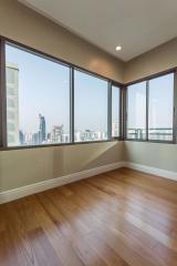 3 bed Duplex in Bright Sukhumvit 24 Khlongtan Sub District D11013