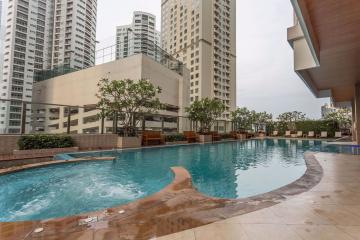 3 bed Duplex in Bright Sukhumvit 24 Khlongtan Sub District D11013