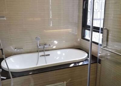 2 bed Condo in Klass Condo Langsuan Lumphini Sub District C11015