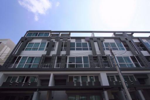3 bed House in Space Townhome Wang Thonglang Sub District H10915