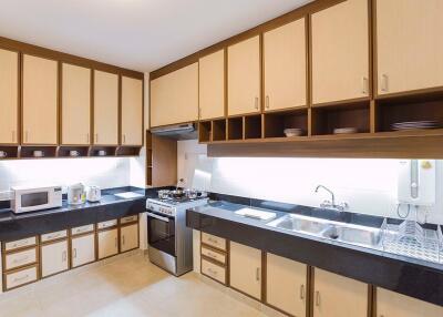 2 bed Condo in Karolyn Court Lumphini Sub District C10990