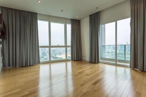 3 bed Condo in Millennium Residence Khlongtoei Sub District C10968