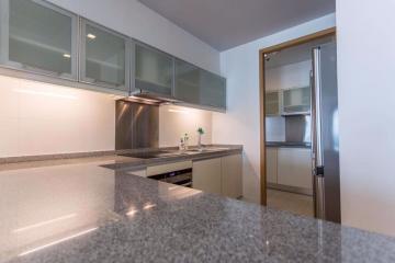 3 bed Condo in Millennium Residence Khlongtoei Sub District C10968