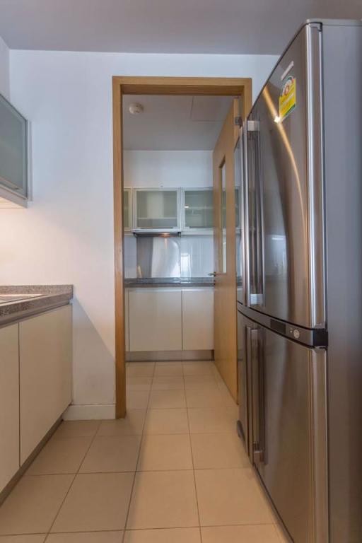 3 bed Condo in Millennium Residence Khlongtoei Sub District C10968