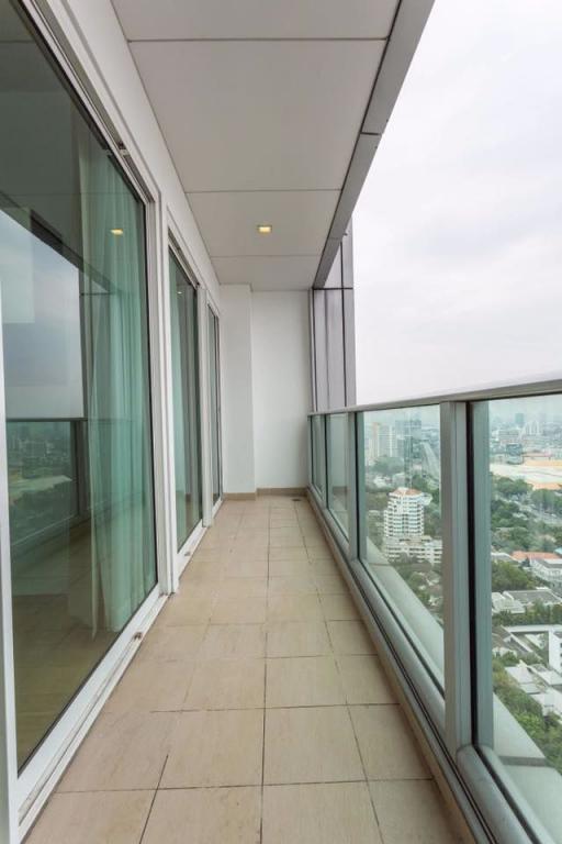 3 bed Condo in Millennium Residence Khlongtoei Sub District C10968