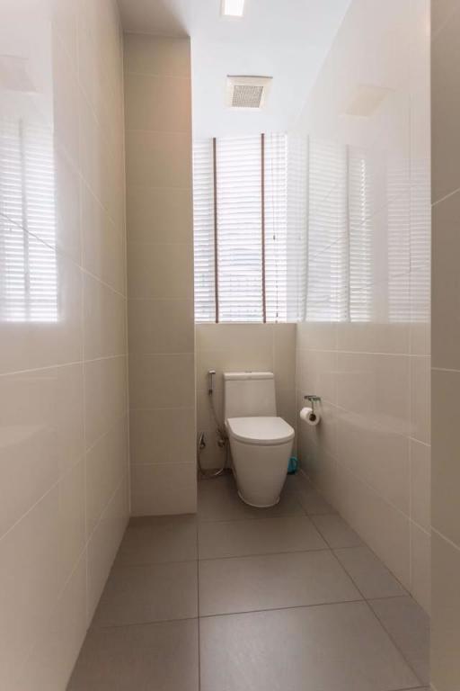 3 ห้องนอน, 4 ห้องน้ำ คอนโด ราคา ฿ 120,000/เดือน