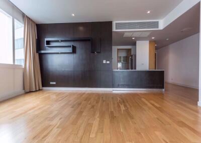 3 bed Condo in Millennium Residence Khlongtoei Sub District C10968