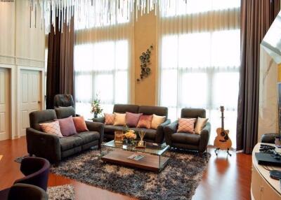 2 bed Condo in Belle Grand Rama 9 Huai Khwang Sub District C10946