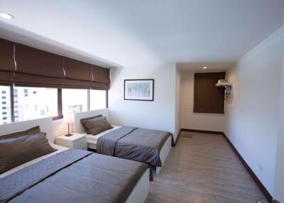 2 bed Condo in Beverly Tower Condo Khlong Toei Nuea Sub District C10930