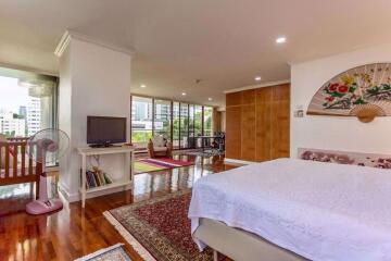 3 bed Duplex in Supalai Place Condominium Khlong Tan Nuea Sub District C10913