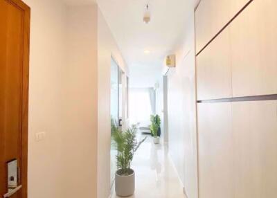 3 bed Condo in The Bloom Sukhumvit 71 Phrakhanongnuea Sub District C10908