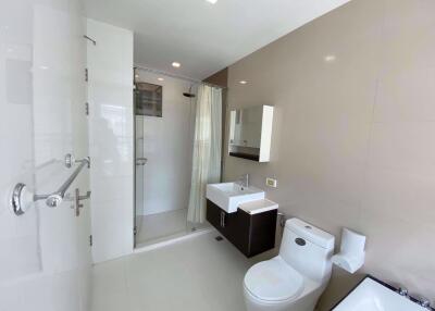 3 bed Condo in The Bloom Sukhumvit 71 Phrakhanongnuea Sub District C10907