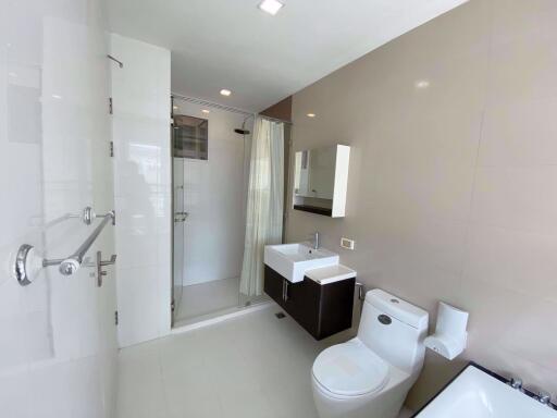 3 ห้องนอน, 2 ห้องน้ำ คอนโด ราคา ฿ 9,500,000