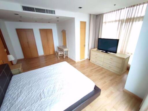 3 bed Condo in The Height Khlong Toei Nuea Sub District C10896