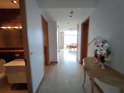 3 bed Condo in The Height Khlong Toei Nuea Sub District C10896