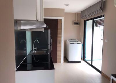 1 bed Condo in Renova Residence Chidlom Lumphini Sub District C10895